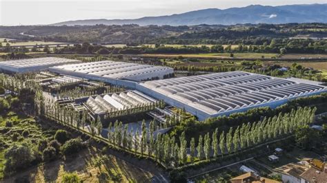 nuovo centro logistico prada|Prada ha realizzato un maxi centro logistico green in Toscana.